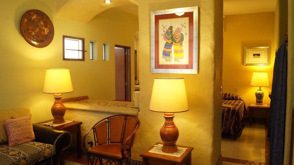 Casa De Las Flores Bed & Breakfast Tlaquepaque Exterior photo