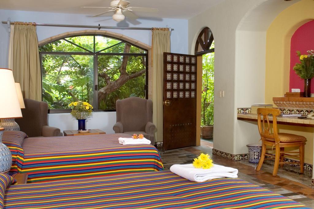 Casa De Las Flores Bed & Breakfast Tlaquepaque Room photo