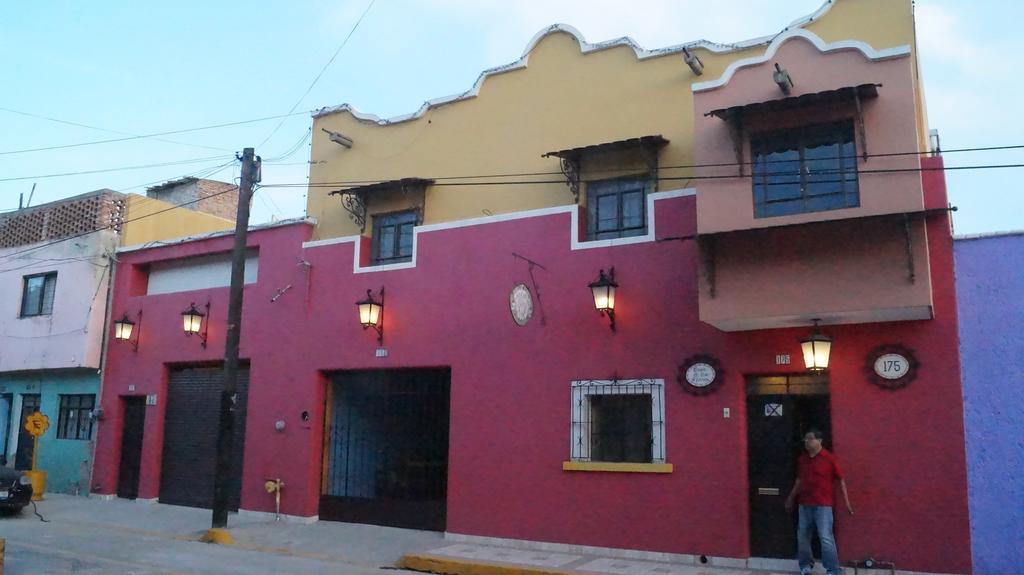Casa De Las Flores Bed & Breakfast Tlaquepaque Exterior photo