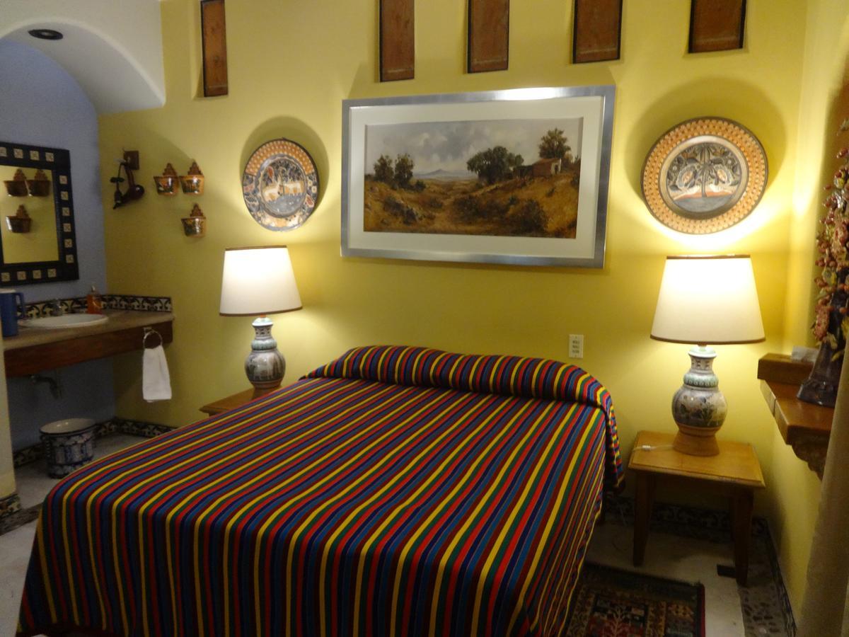 Casa De Las Flores Bed & Breakfast Tlaquepaque Exterior photo