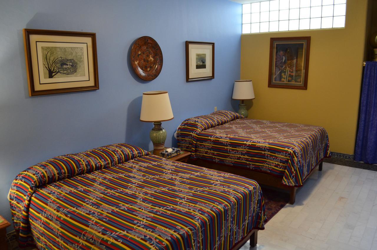 Casa De Las Flores Bed & Breakfast Tlaquepaque Exterior photo